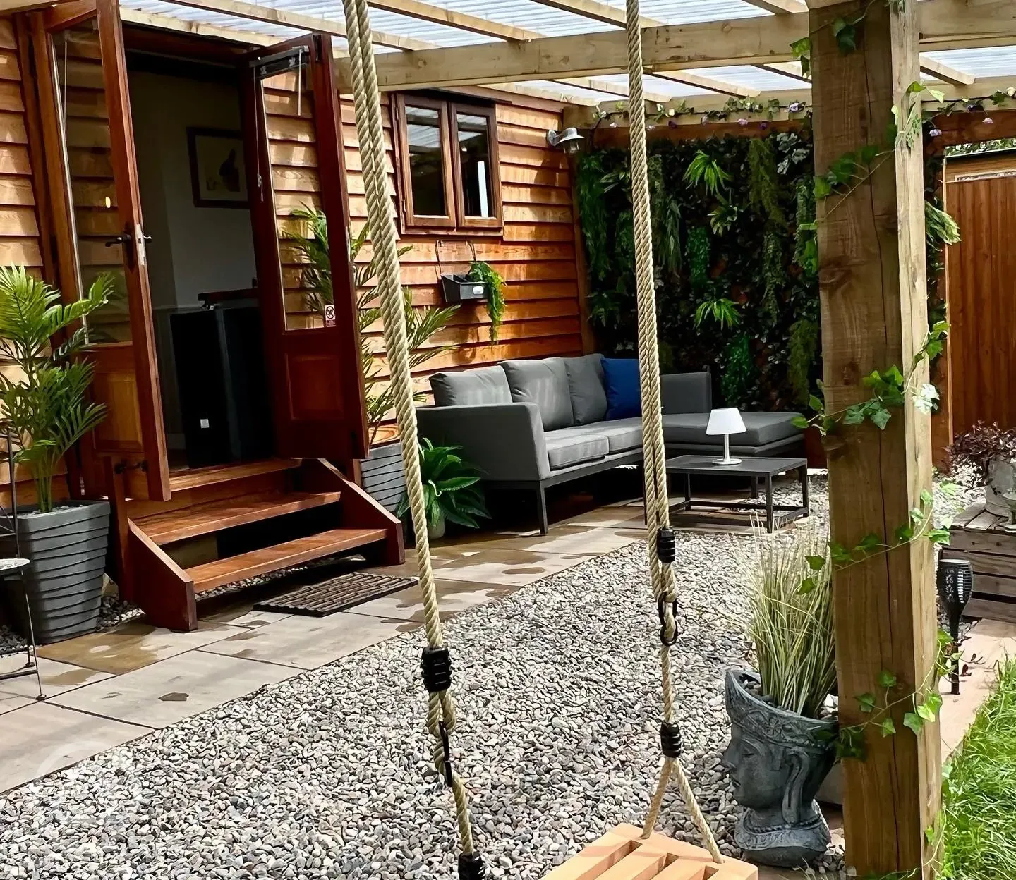 Swing in Bluebell ensuite glamping pod