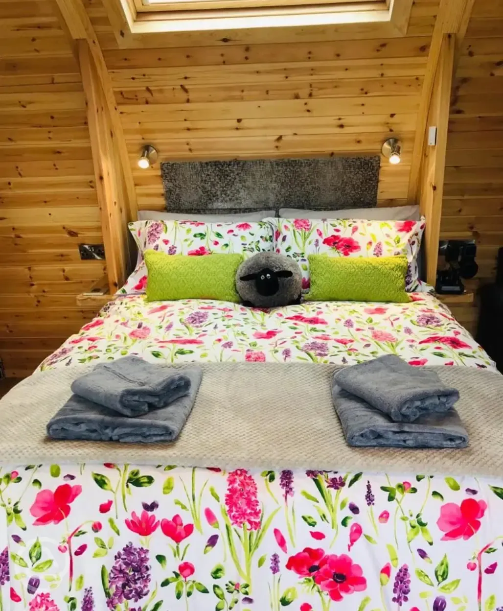 Buttercup ensuite glamping pod bedroom 