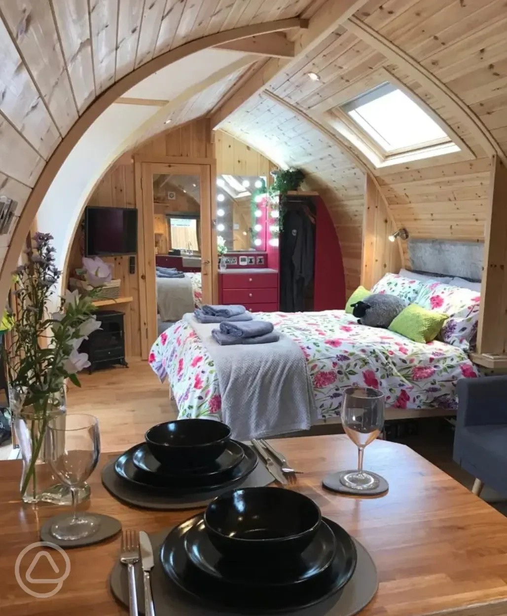 Buttercup ensuite glamping pod interior 