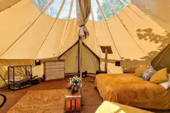 Daisy bell tent storage space and furnishings Daisy bell tent storage space and furnishings