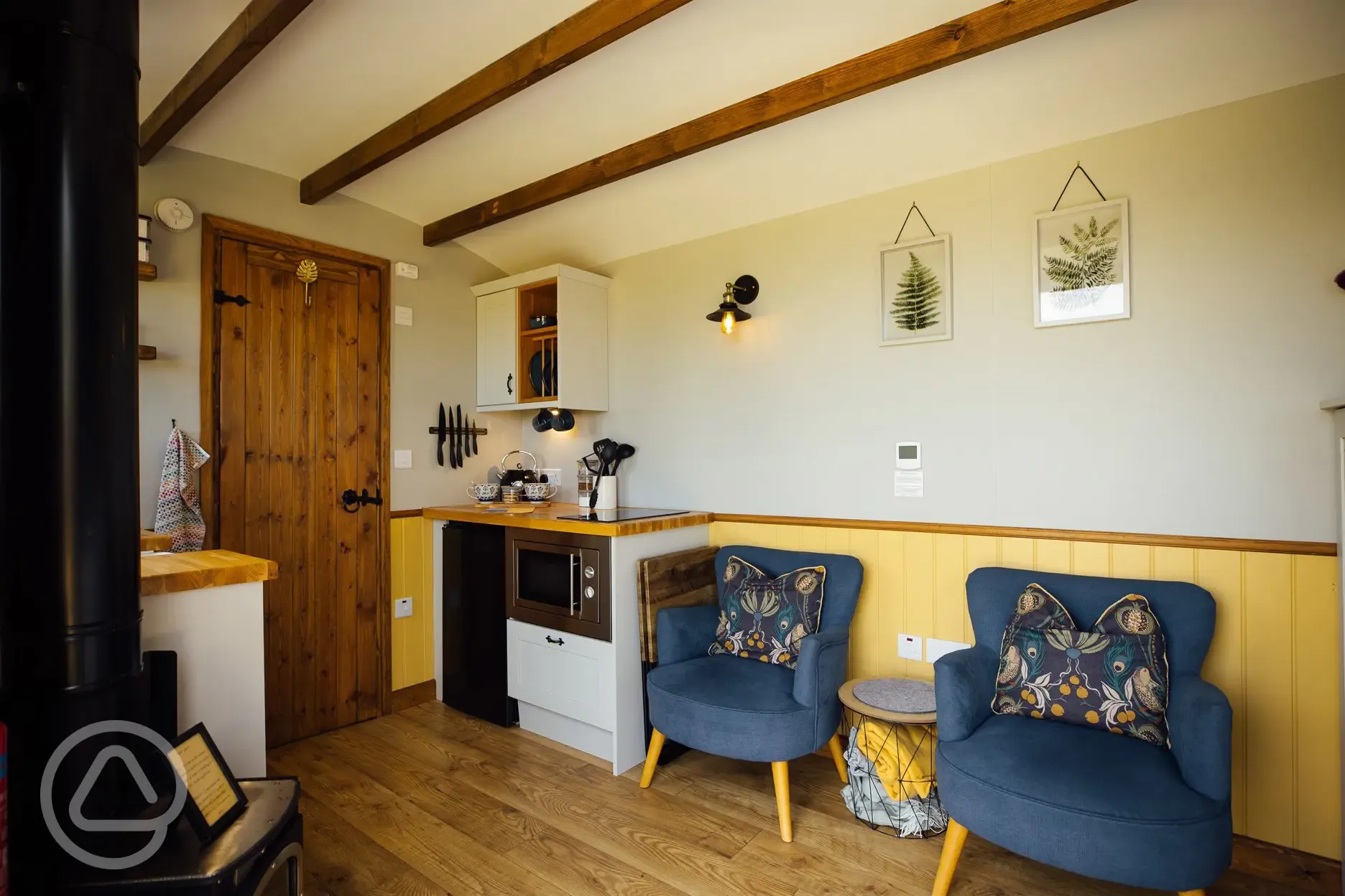 Polypody shepherd's hut kitchenette and seating