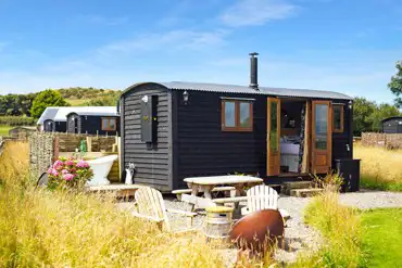 Polypody shepherd's hut and outdoor bath