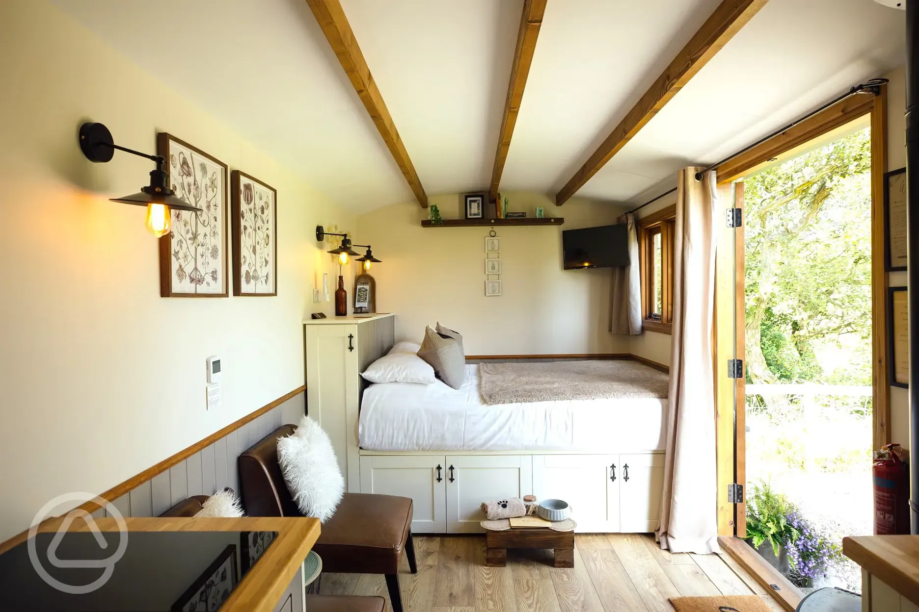 King shepherd's hut interior