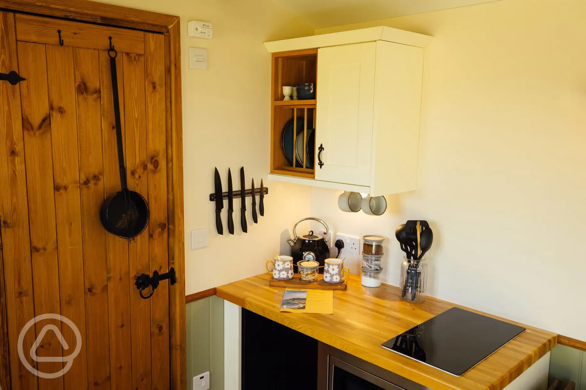 King shepherd's hut kitchenette