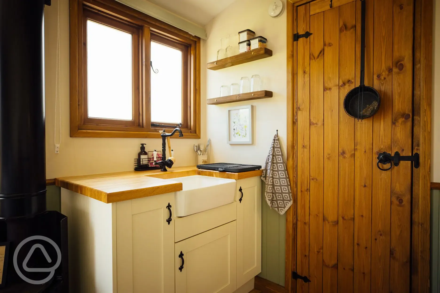 King shepherd's hut kitchenette