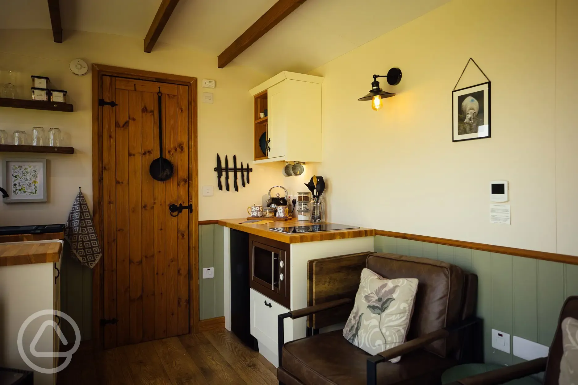 King shepherd's hut kitchenette