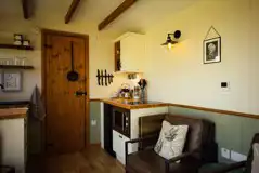 King shepherd's hut kitchenette