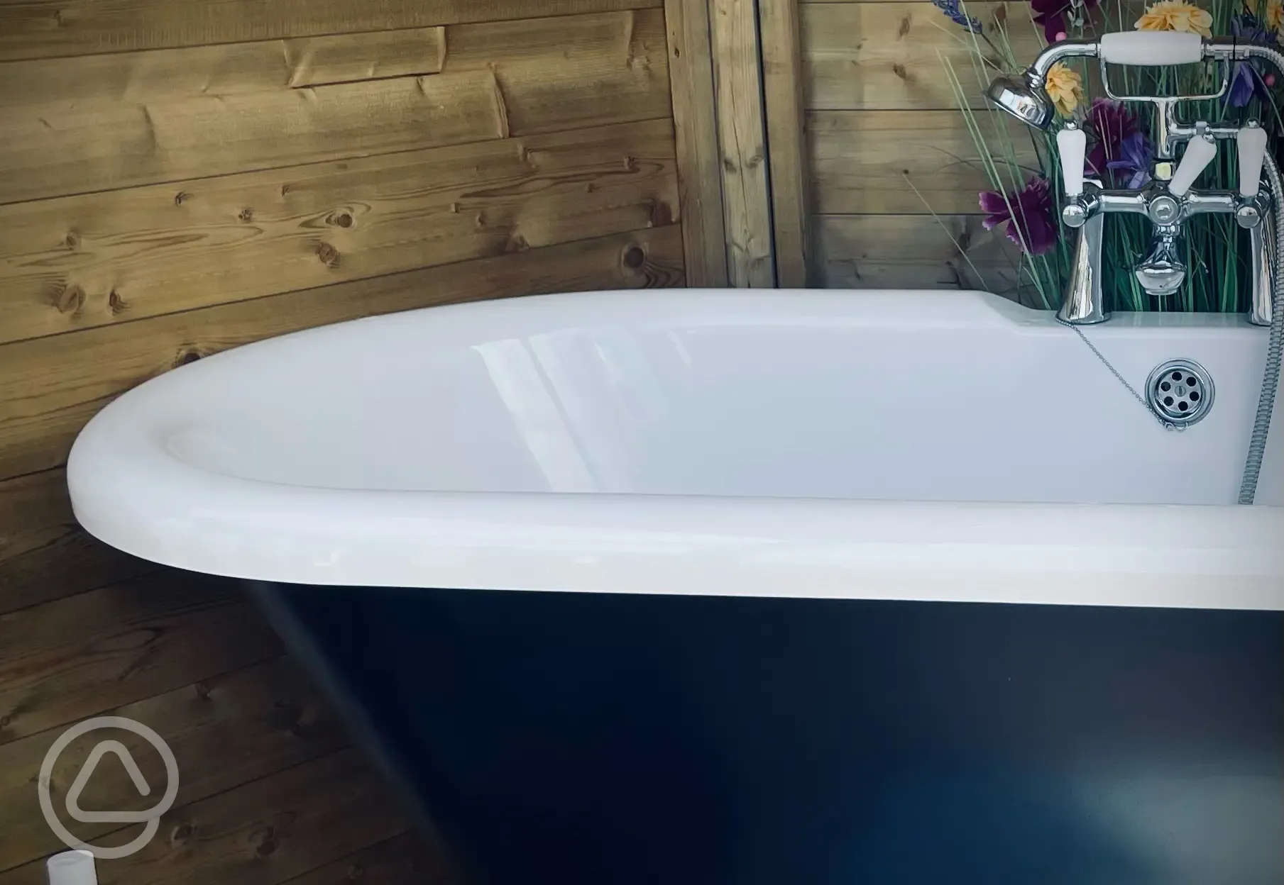 Wildview trailer outdoor bath