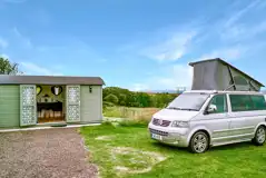 Electric hardstanding and grass ensuite pitch (Buzzard's Landing)