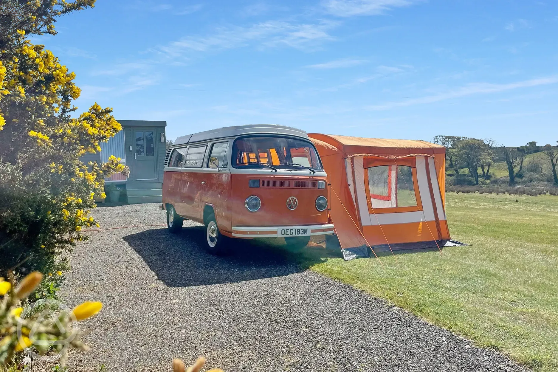 Electric hardstanding and grass ensuite pitch (Medlyn Meadows)