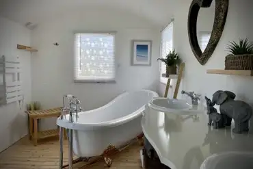 Ensuite bathroom (Buzzard's Landing)