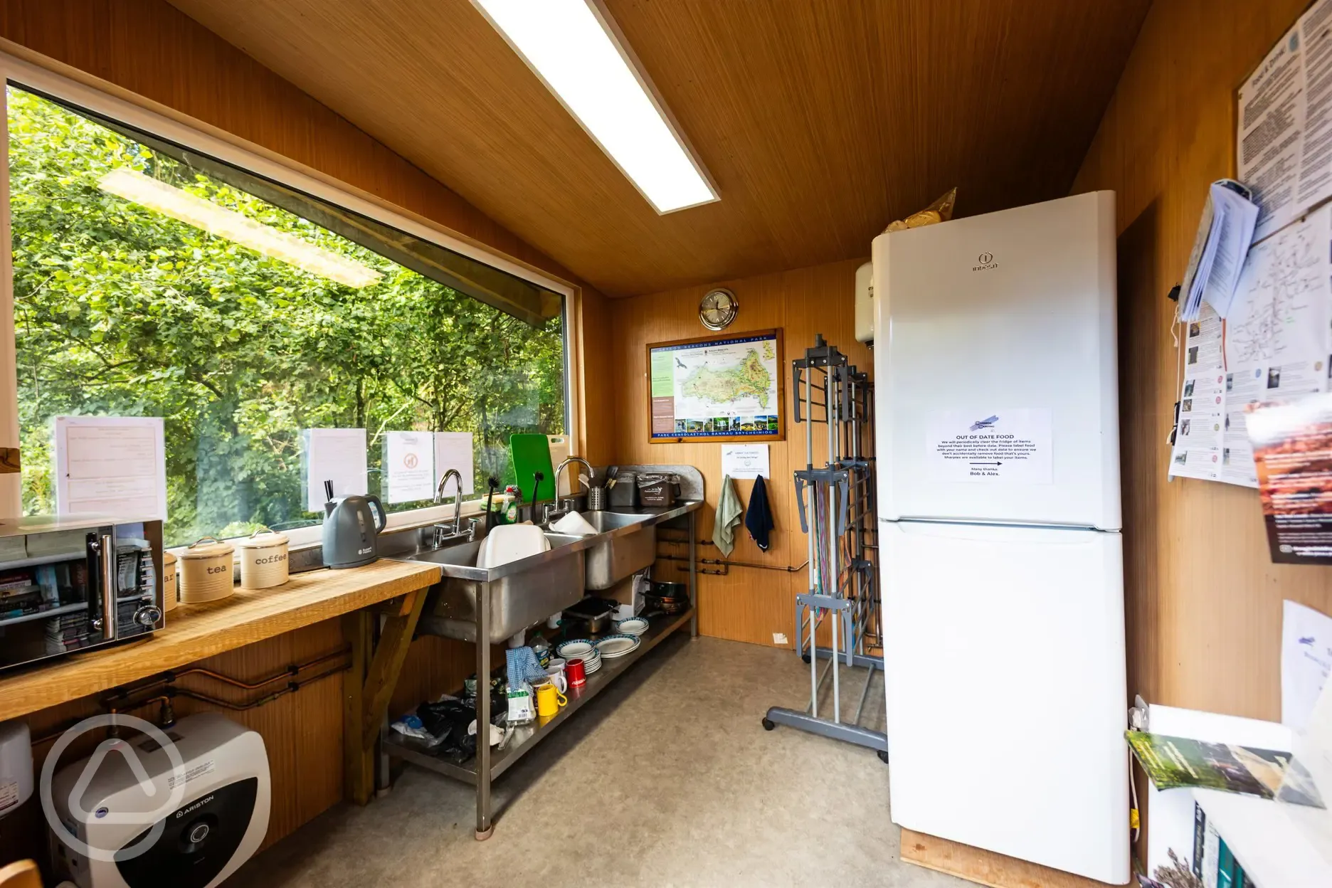 Kitchen and washing up area