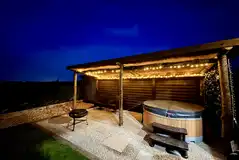 Copper Beech shepherd's hut hot tub at night Copper Beech shepherd's hut hot tub at night