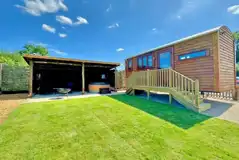 Spinney View Shepherds Huts - Copper Beach with a sheltered hot tub