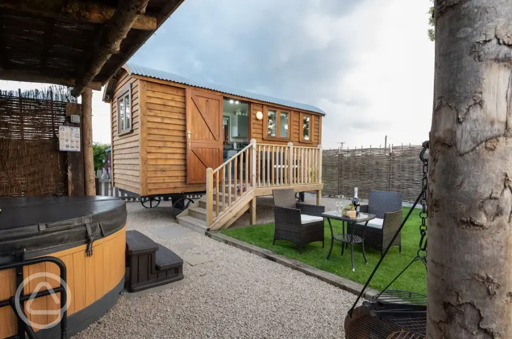 Willow shepherd's hut and hot tub