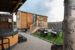 Willow shepherd's hut and hot tub