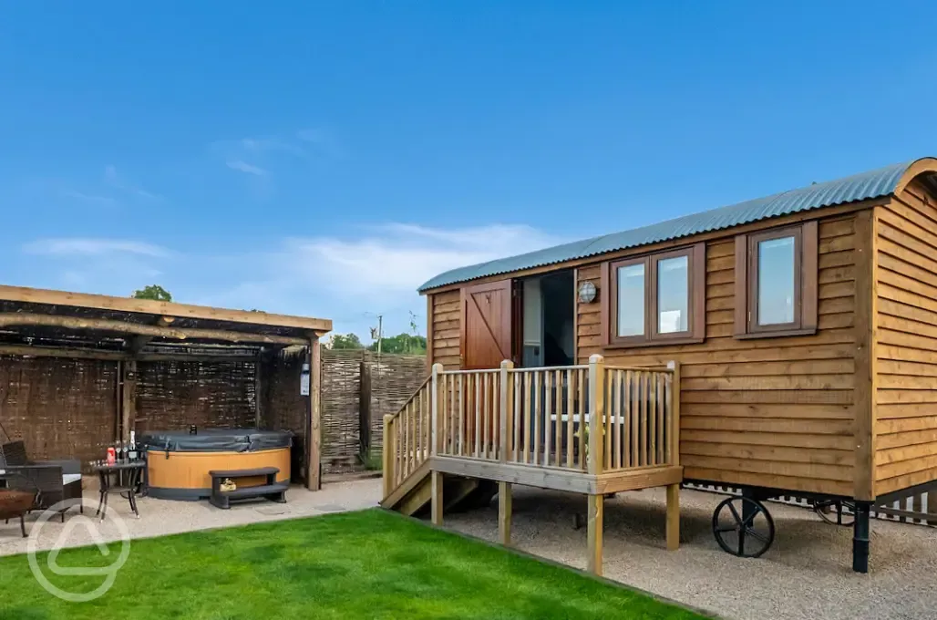 Willow shepherd's hut and hot tub