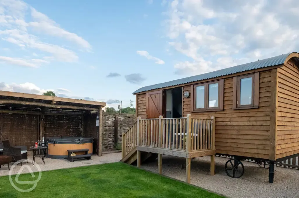 Willow shepherd's hut and hot tub