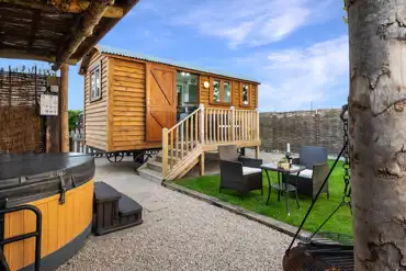 Willow shepherd's hut and hot tub