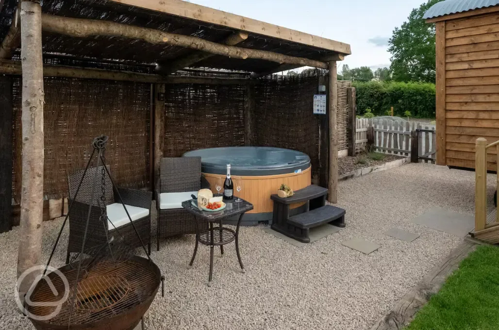 Willow shepherd's hut hot tub