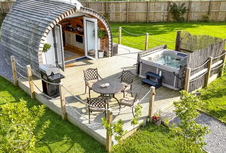 Chaplins Club pod