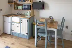 Paddywack pod - kitchen and dining area
