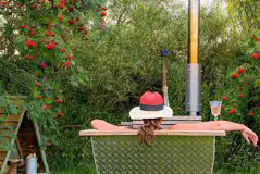 Churchay lotus belle tent hot tub