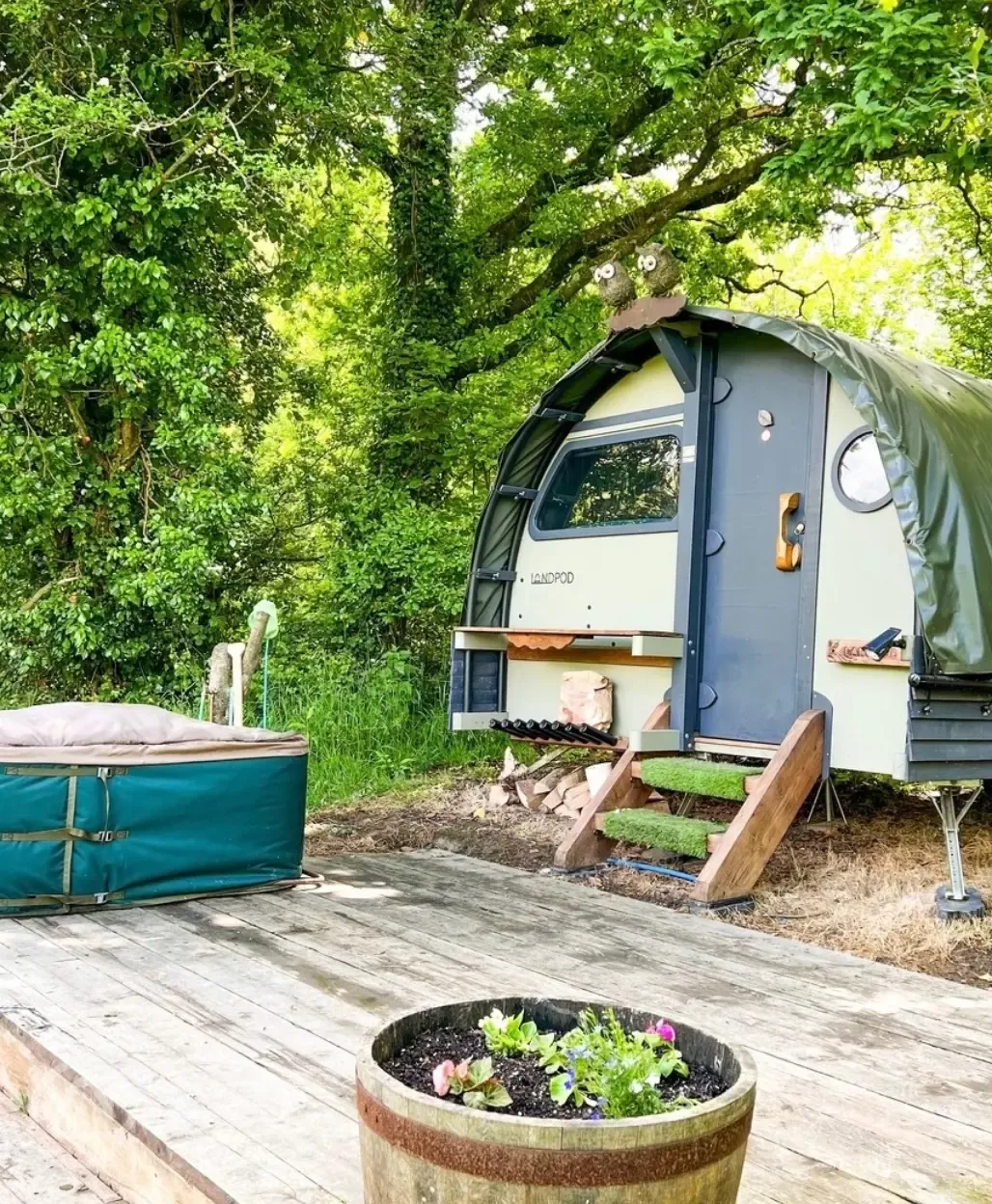 Small landpod with hot tub