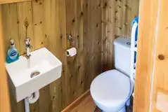 Delilah shepherd's hut ensuite