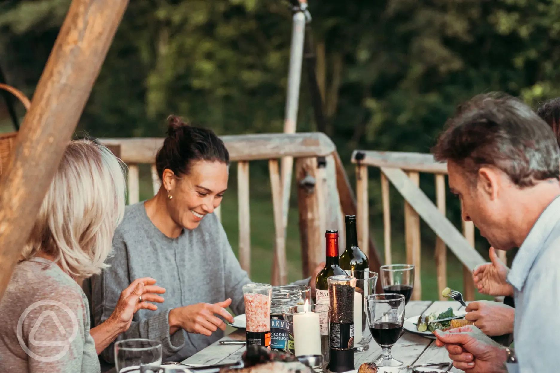 Safari tent outdoor dining