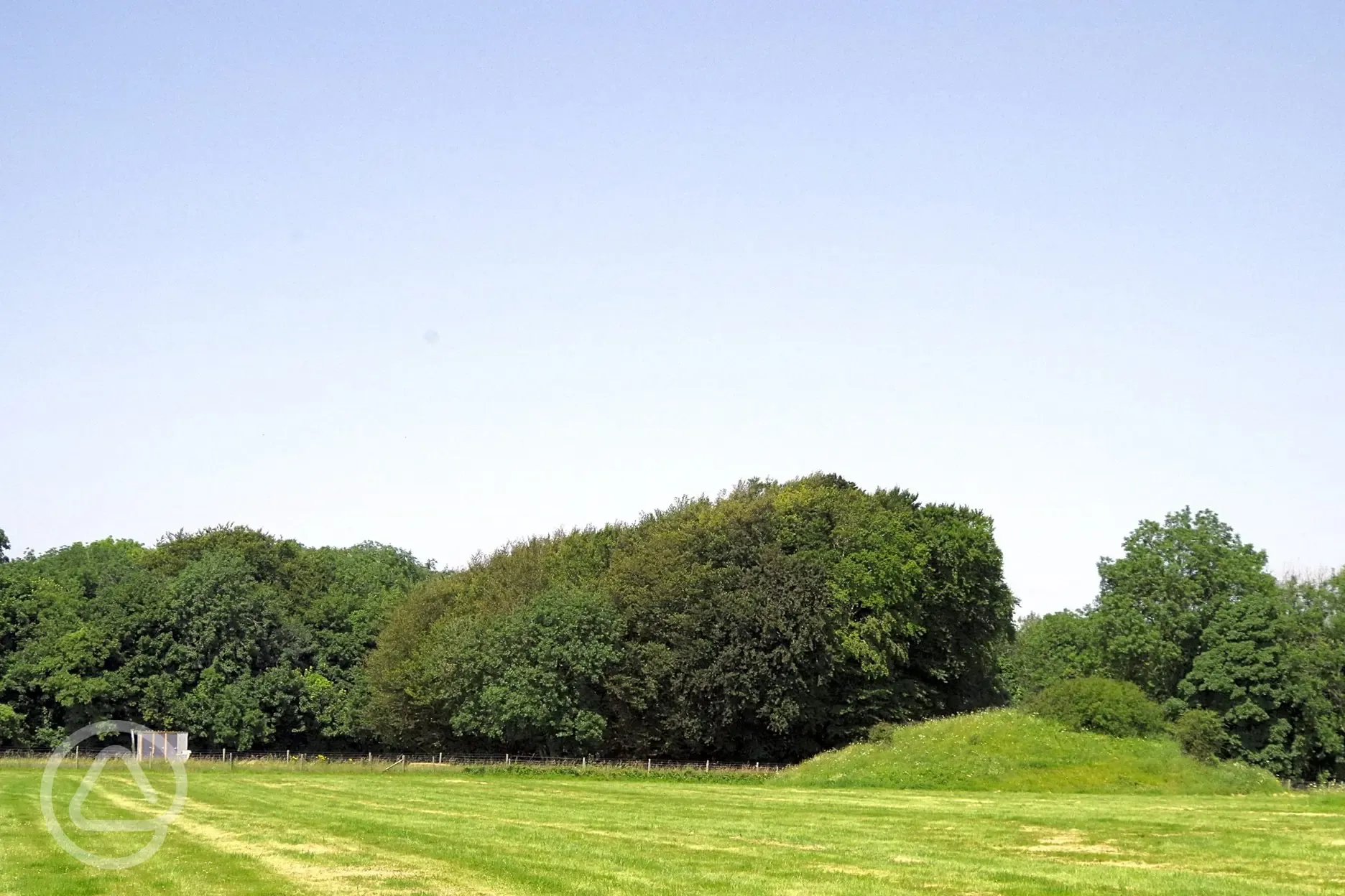 Non electric grass tent pitches 