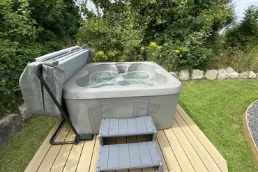 Private hot tub