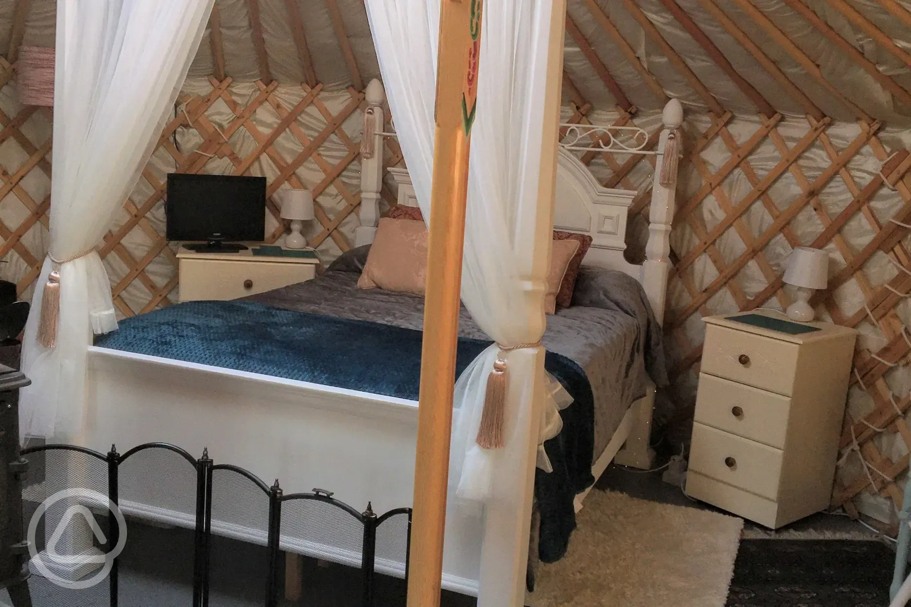 Willow Yurt four poster bed