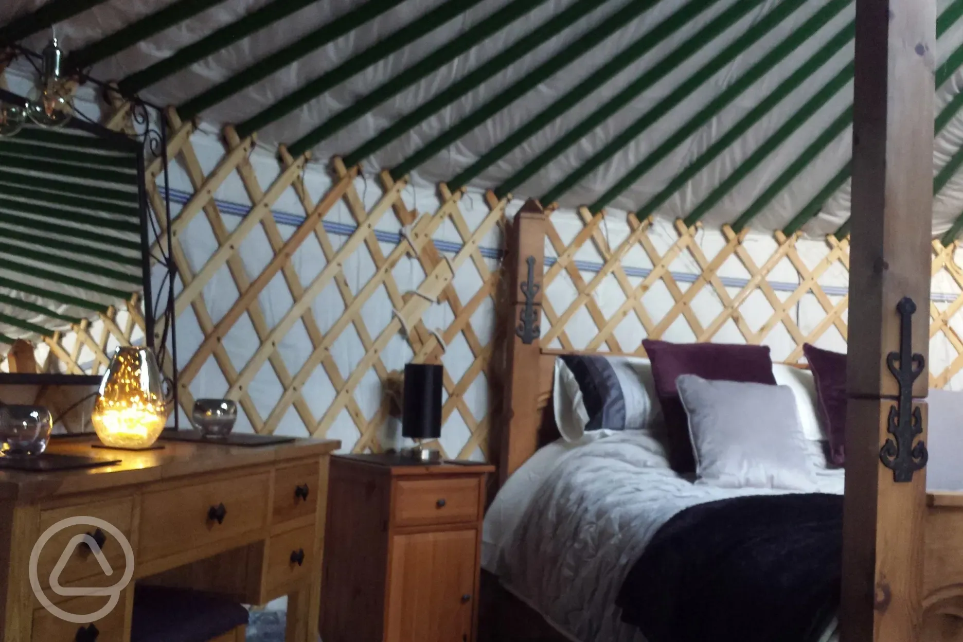 Lake yurt four poster bed