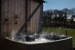 Cefnbirth carriage with hot tub