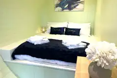 Green Law ensuite glamping pod with hot tub - king sized bed Green Law ensuite glamping pod with hot tub - king sized bed