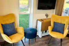 South Black ensuite glamping pod with hot tub - living area South Black ensuite glamping pod with hot tub - living area