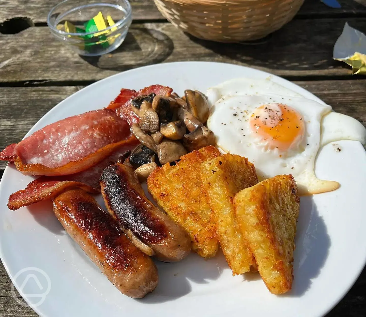 All day breakfast, light lunches and snacks served in the parlour