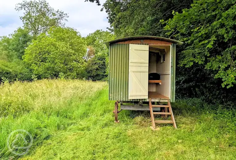 Shepherd's hut (dog friendly)