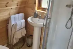 Ensuite glamping pod bathroom