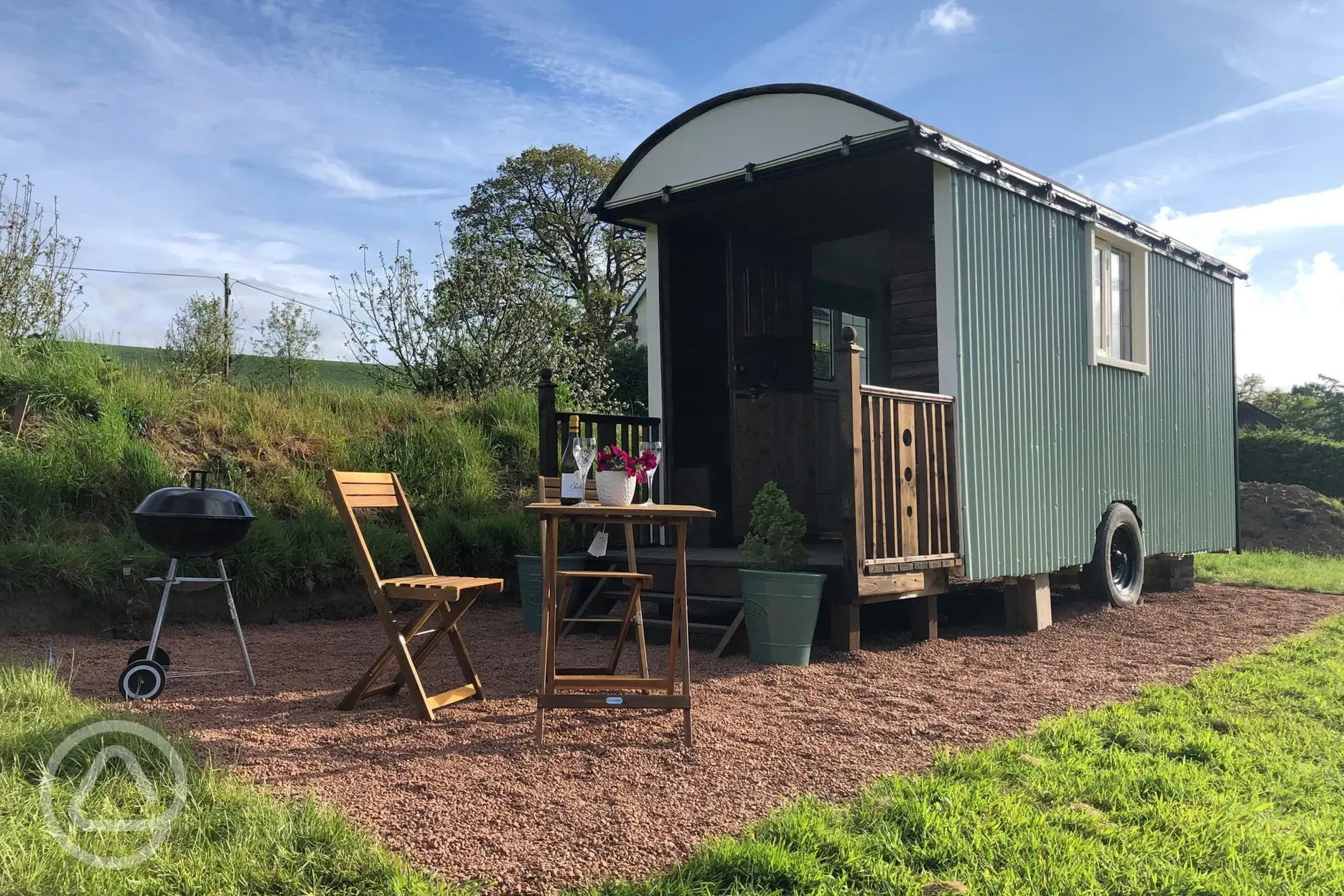 Olive shepherd's hut