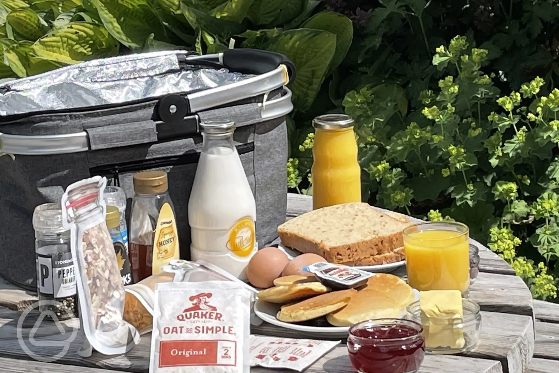 Bookable extra: breakfast hamper