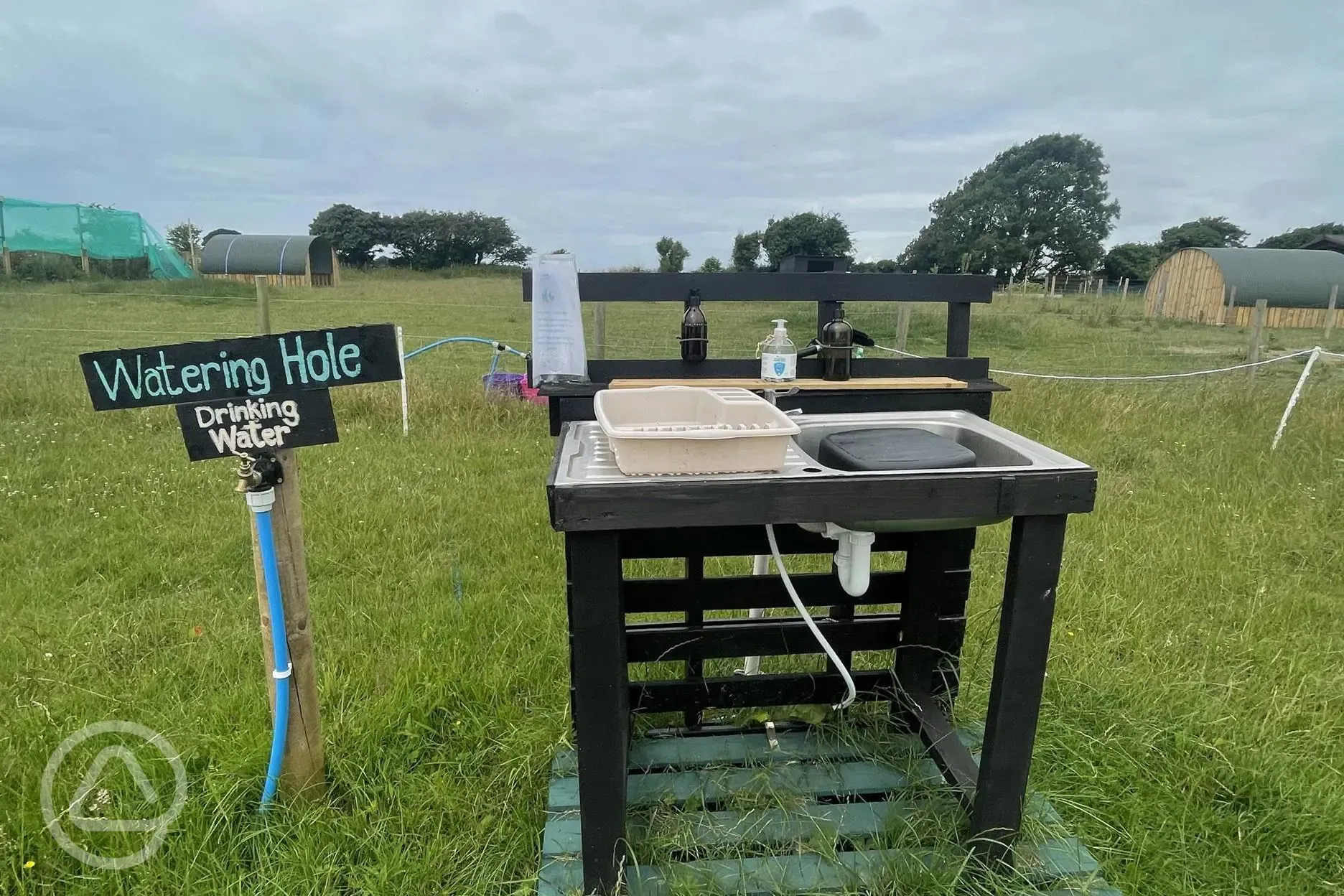 Washing up area and drinking water tap