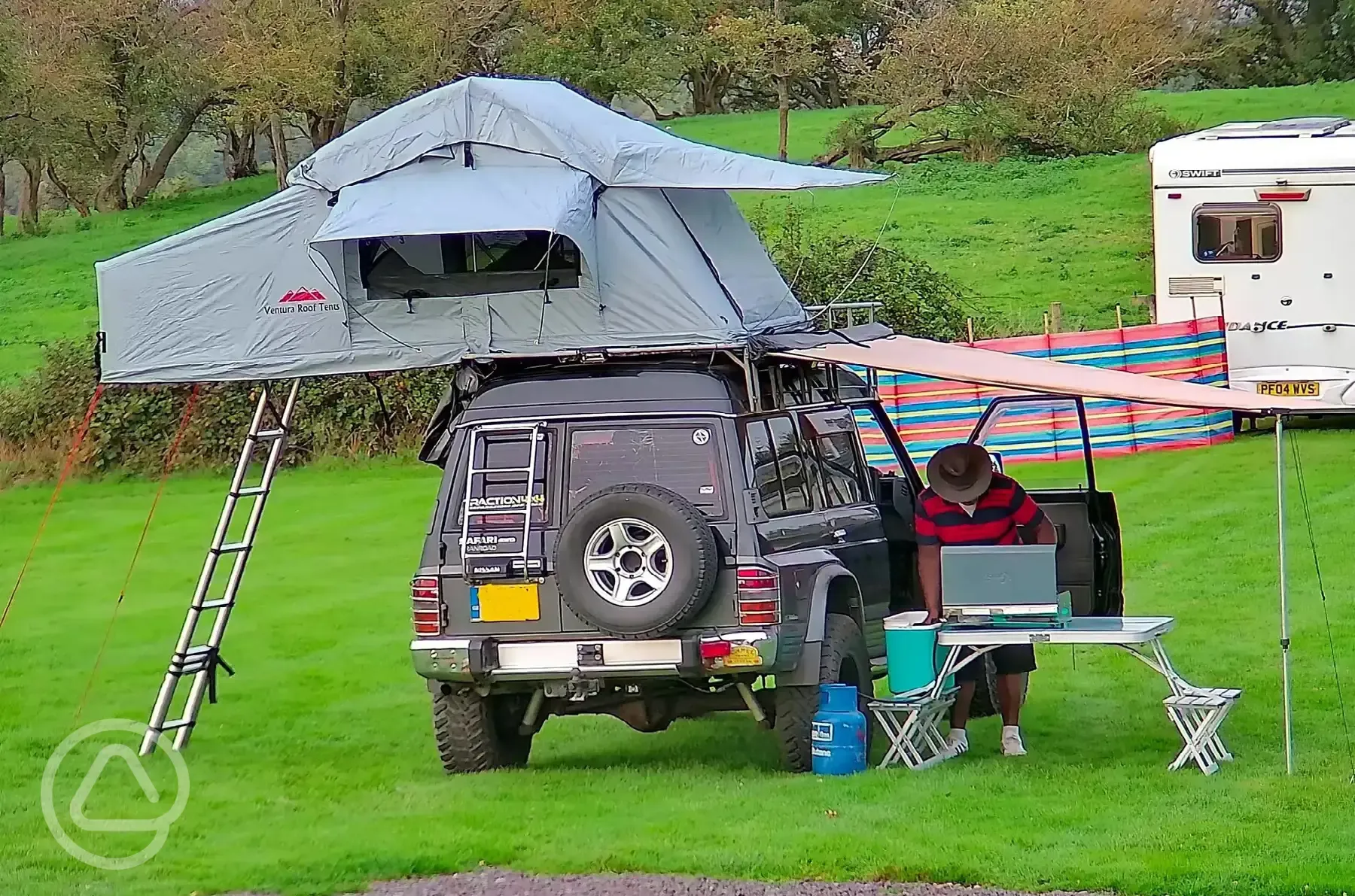 Roof tent on the grass pitches 