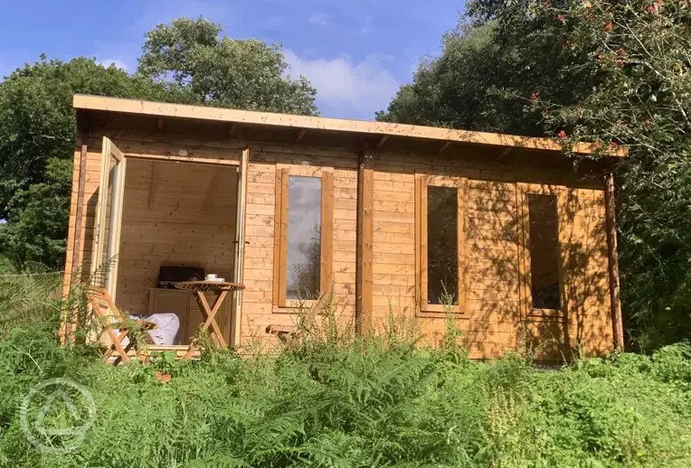 Hiraeth y Bryn glamping cabin