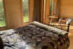 Hiraeth y Bryn glamping cabin