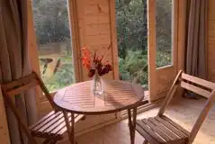 Hiraeth y Bryn glamping cabin