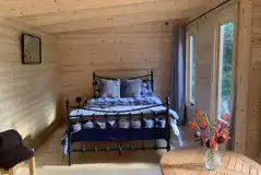 Hiraeth y Bryn glamping cabin