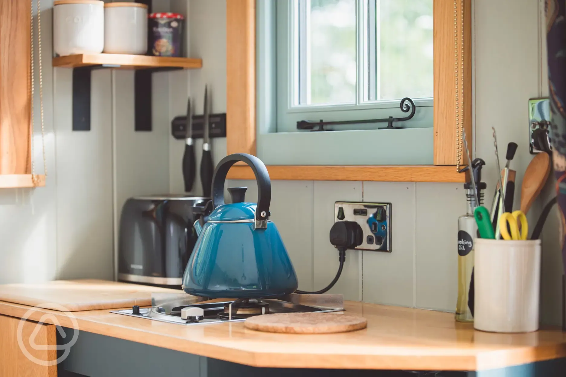 Yarrow's kitchenette 