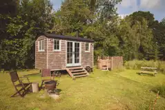 Yarrow shepherd's hut with hot tub at Knowle Meadow Camping Yarrow shepherd's hut with hot tub at Knowle Meadow Camping